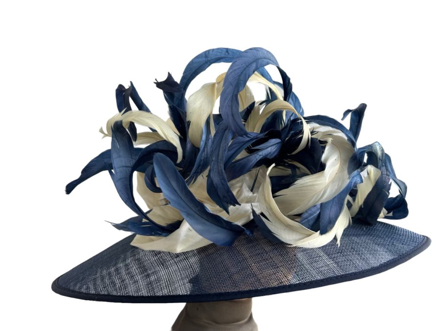 Cappelli di Katie Cappello Di Paglia Sinamay In Blu Navy/Crema Accessori