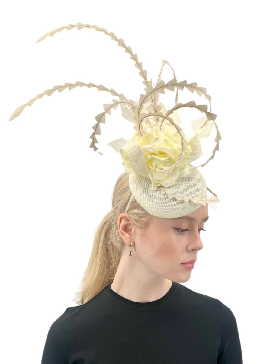 Cappelli di Katie Fascinator Per Fascia Color Crema Accessori