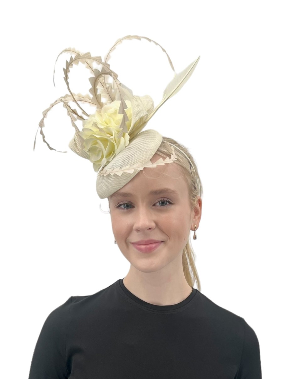 Cappelli di Katie Fascinator Per Fascia Color Crema Accessori