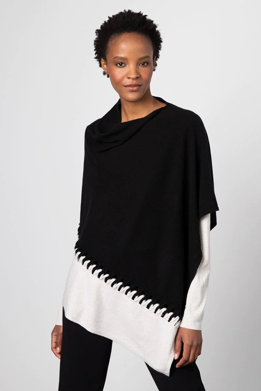 Kinross Cashmere Poncho Con Cuciture Intrecciate - Nero/Duna Cime